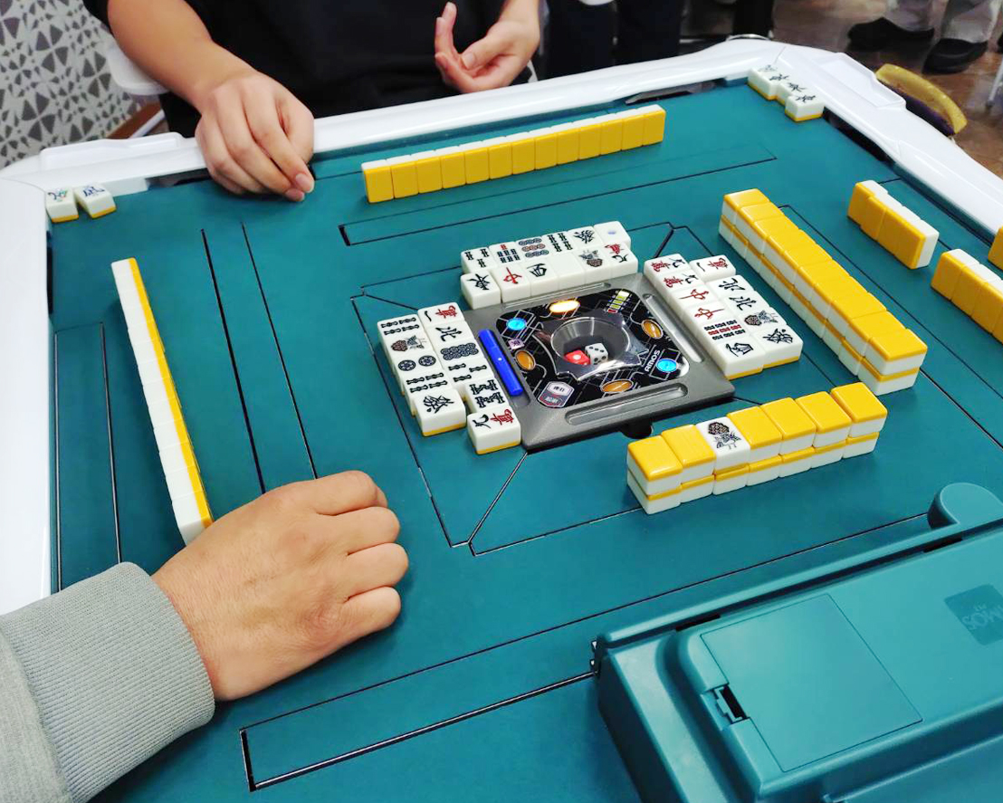 麻雀 凪 プレイの様子写真